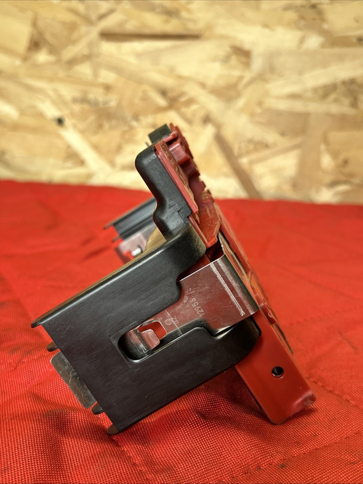 BMW X1 E81 E82 E84 E87 E88 E90 E91 E92 Power Distribution Box Fuse Unit 6942912