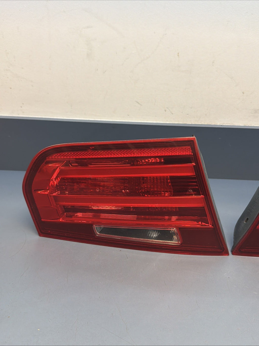 12-2015 BMW F30 3-SERIES REAR INNER LEFT & RIGHT TAIL LIGHT SET 7259915 7259916