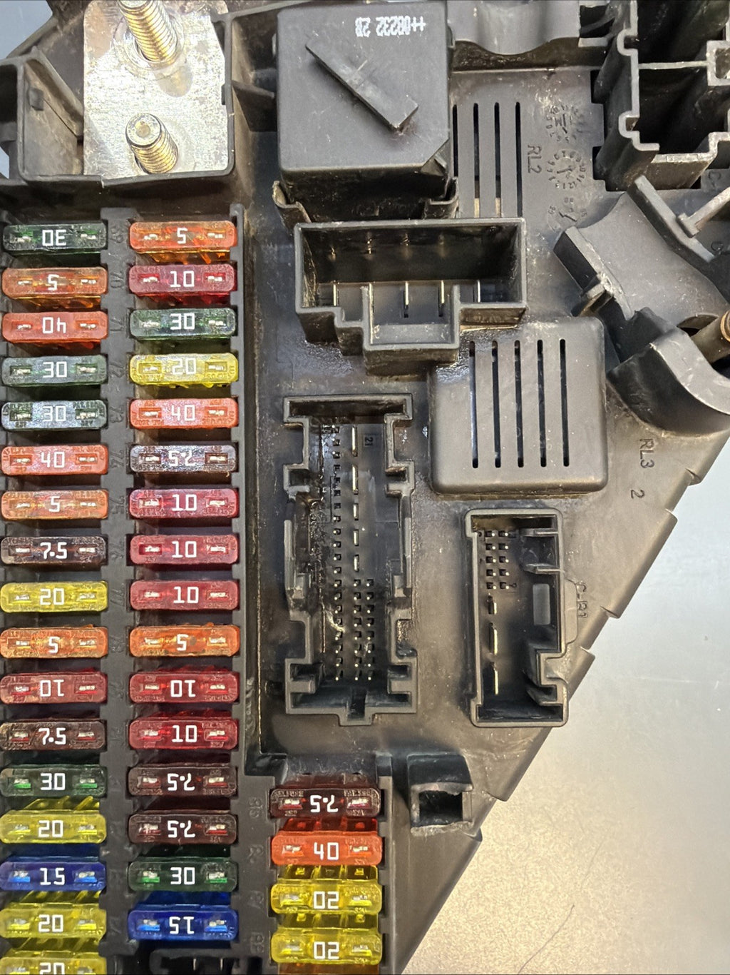 04-10 BMW E60 E63 E64 M5 M6 REAR POWER DISTRIBUTION RELAY FUSE BOX 6906619