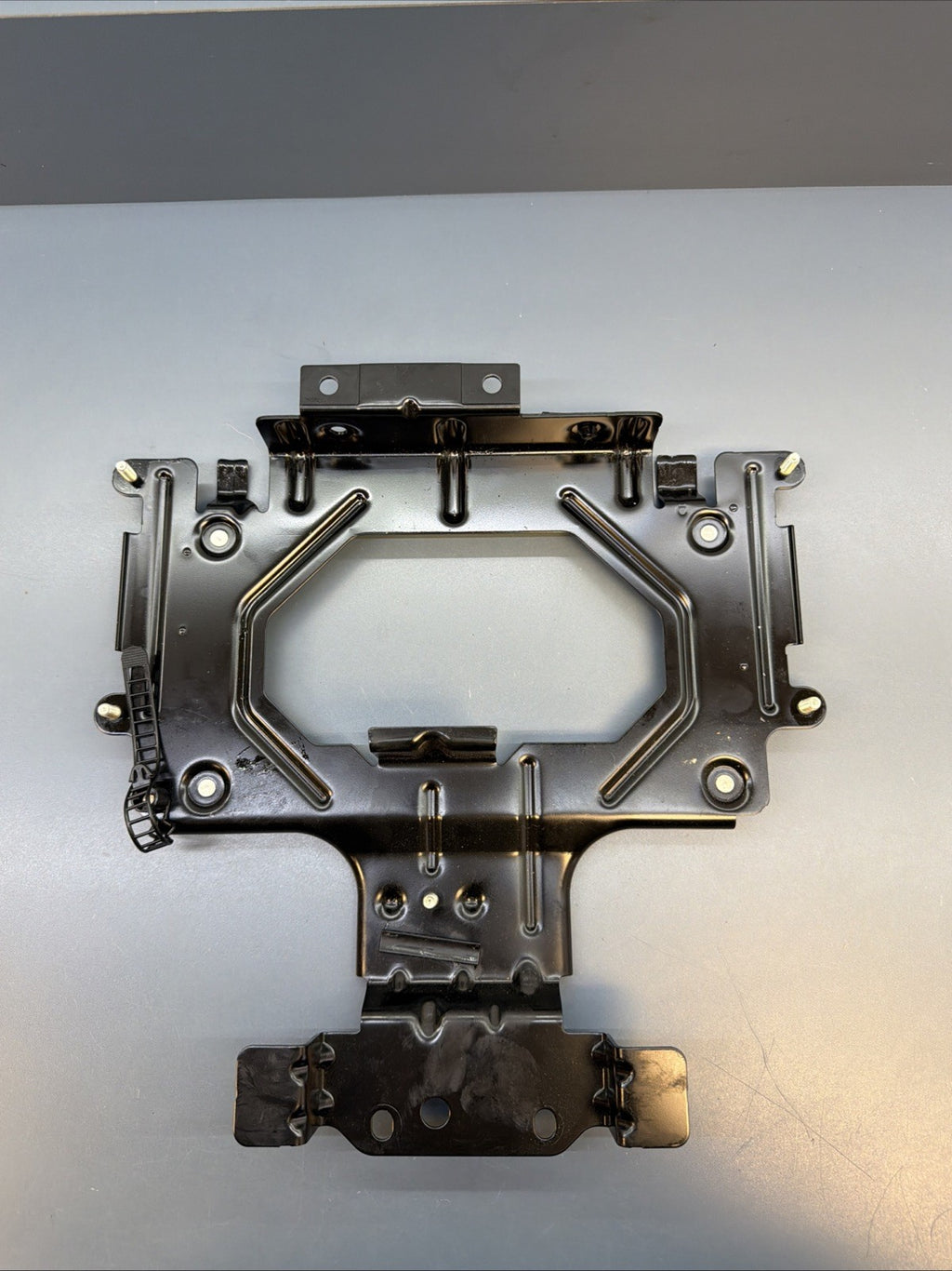 2010 BMW 335i 335xi 328xi 328i E90 E92 Telematics Module Bracket Holder 9135687