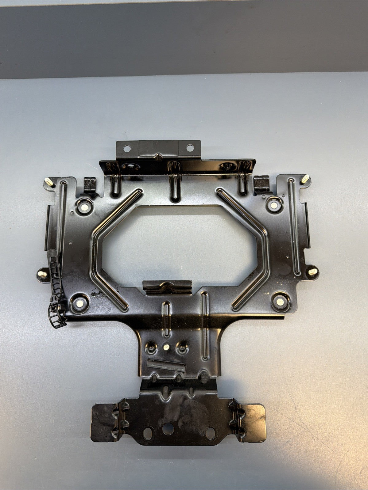 2010 BMW 335i 335xi 328xi 328i E90 E92 Telematics Module Bracket Holder 9135687
