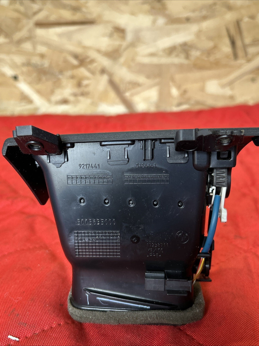 2011-2017 BMW X3 - LEFT DASH AIR VENT 9217441