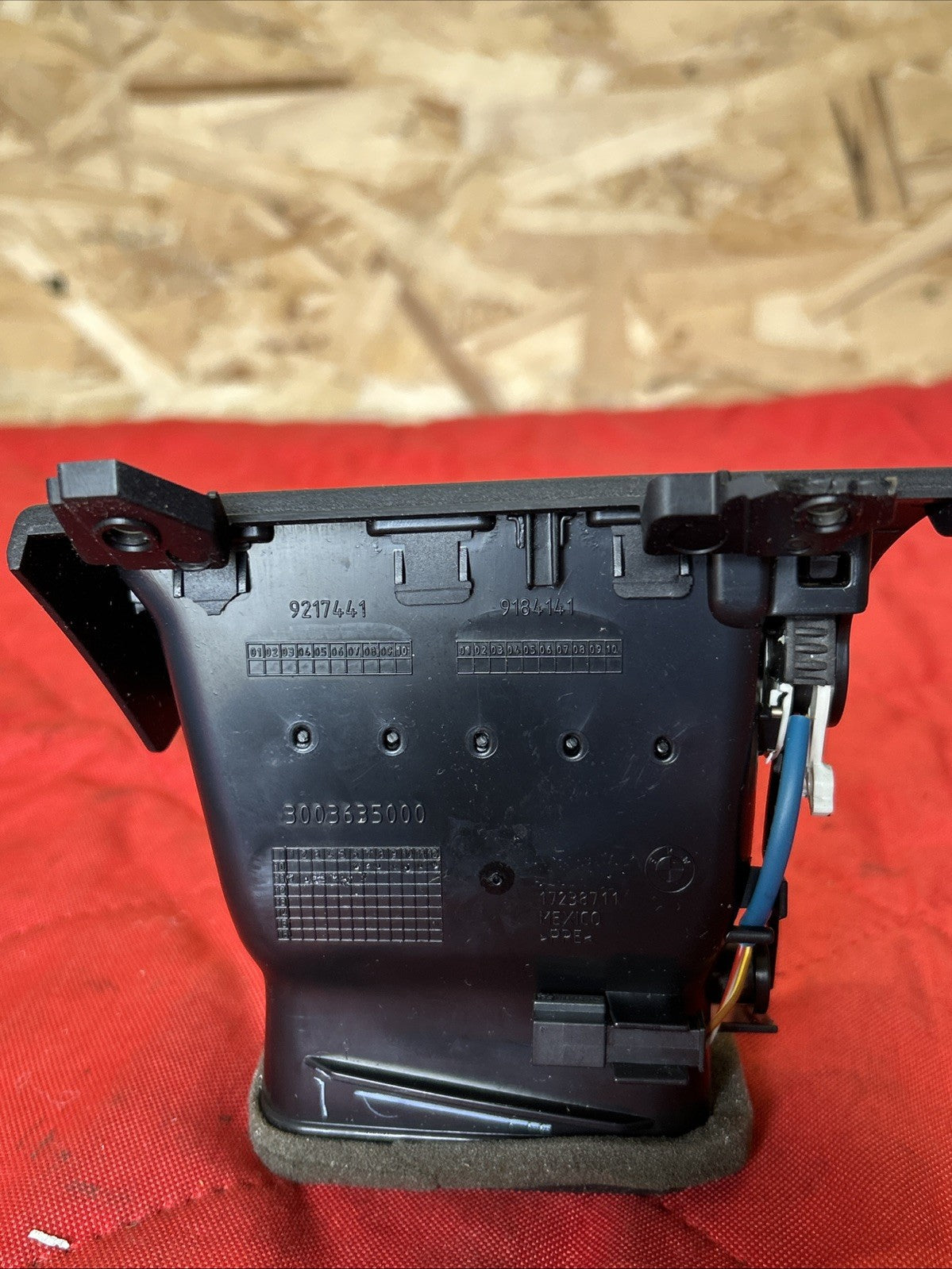 2011-2017 BMW X3 - LEFT DASH AIR VENT 9217441