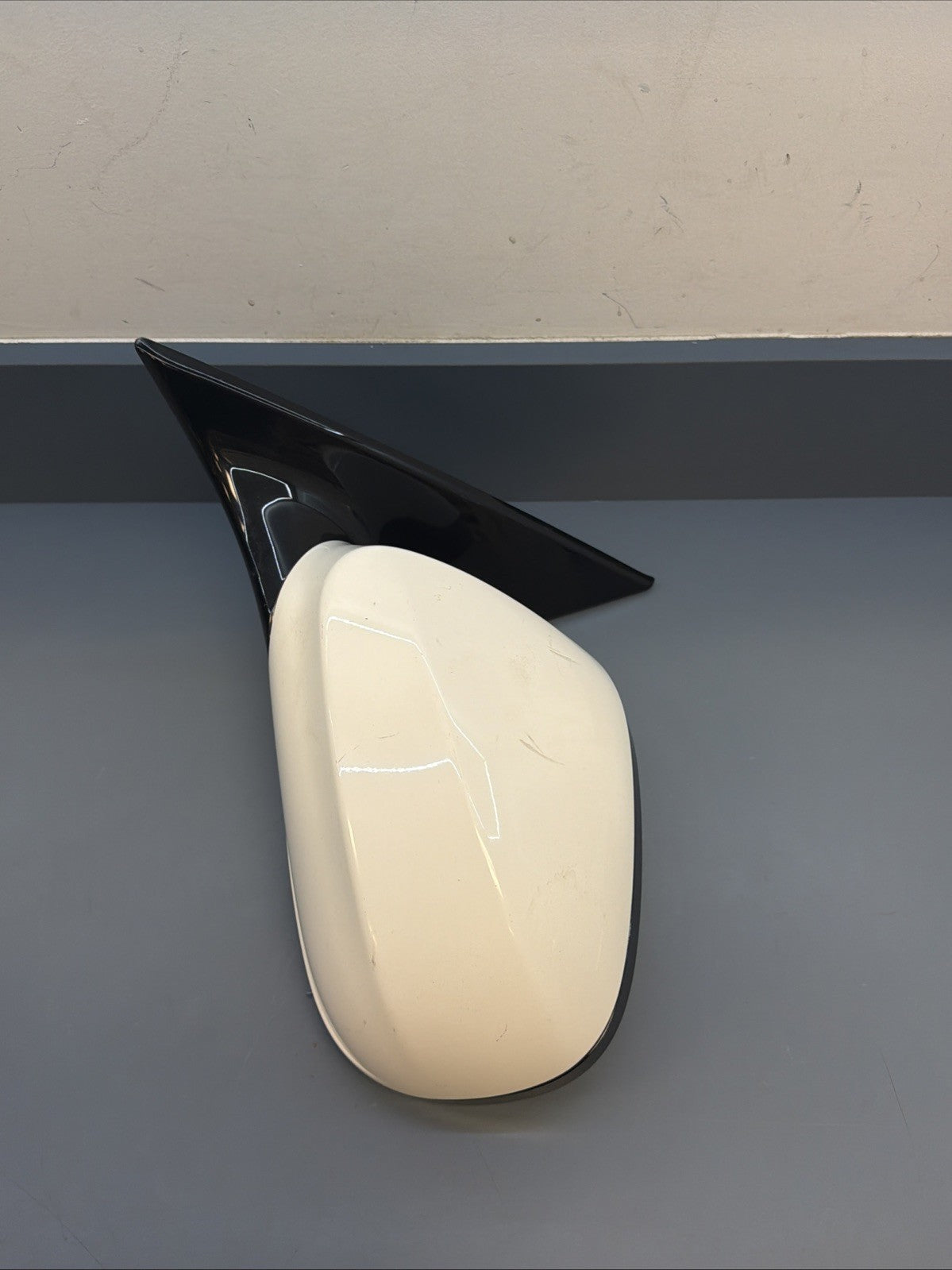 BMW 2009-2013 E90 LCI POWER LEFT DRIVER SIDE MIRROR WHITE OEM 7208146
