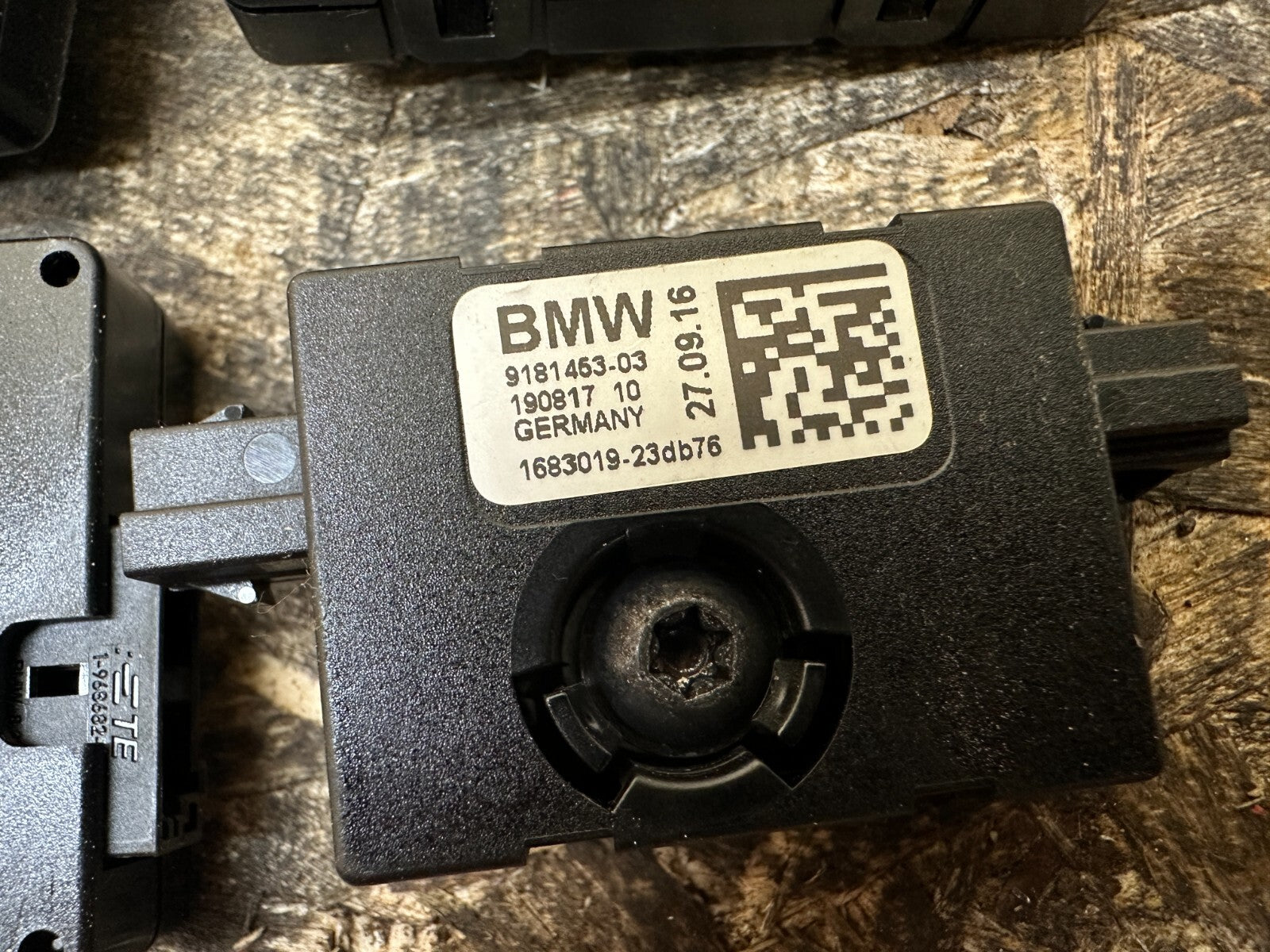 BMW 2011-2017 F25 X3 ANTENNA NOISE FILTER MODULE SET 4pc OEM 9202996/7/8