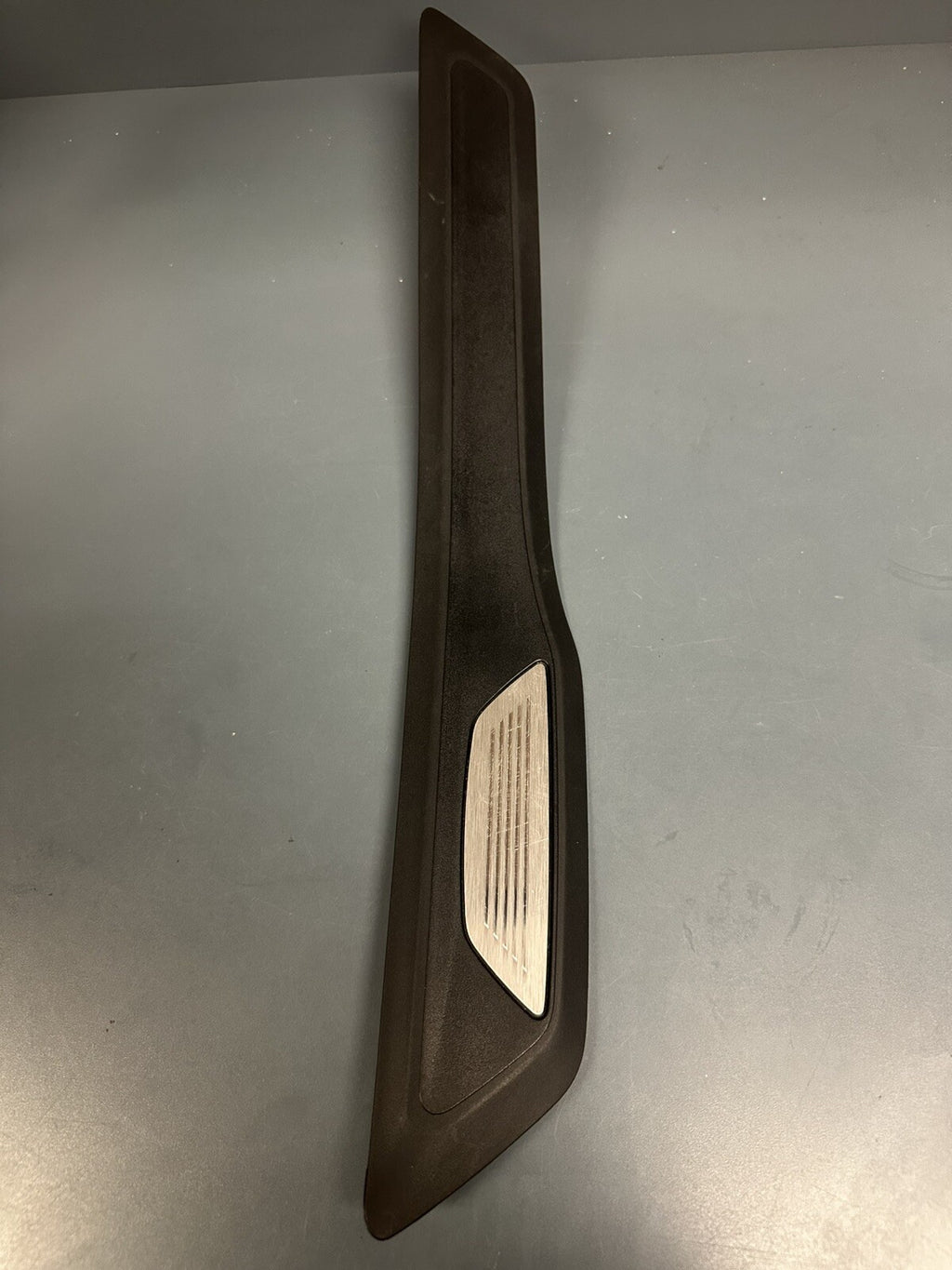 2013-2018 BMW 320I 335 3 SER XDRIVE - REAR LEFT DOOR SILL / Scuff Plate 8054233