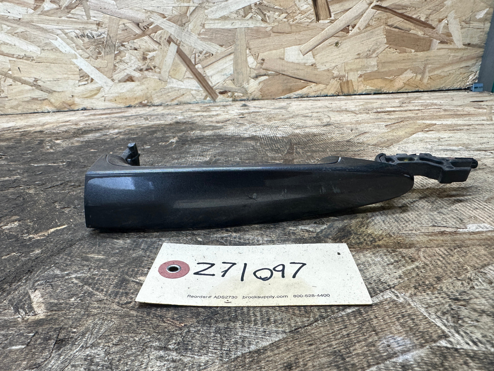 BMW 04-13 E90 3 SERIES X5 X6 FRONT DRIVER DOOR HANDEL DARK GRAY OEM 7166521