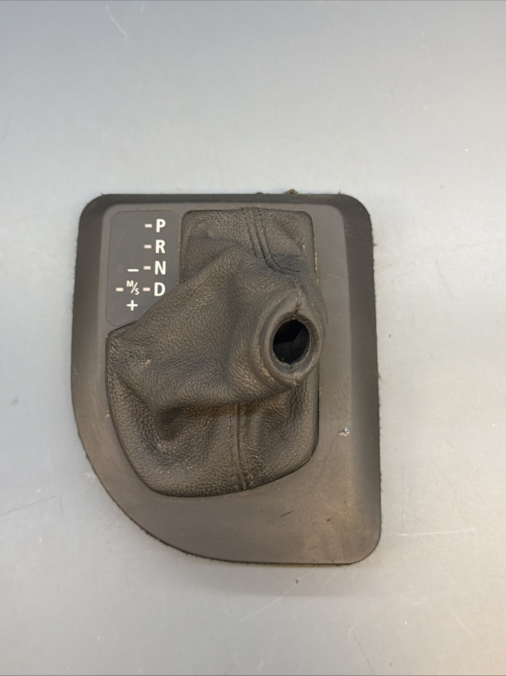 2004-2007 BMW 530i 535I FRONT CENTER CONSOLE SHIFTER TRIM BEZEL 7077662 OEM