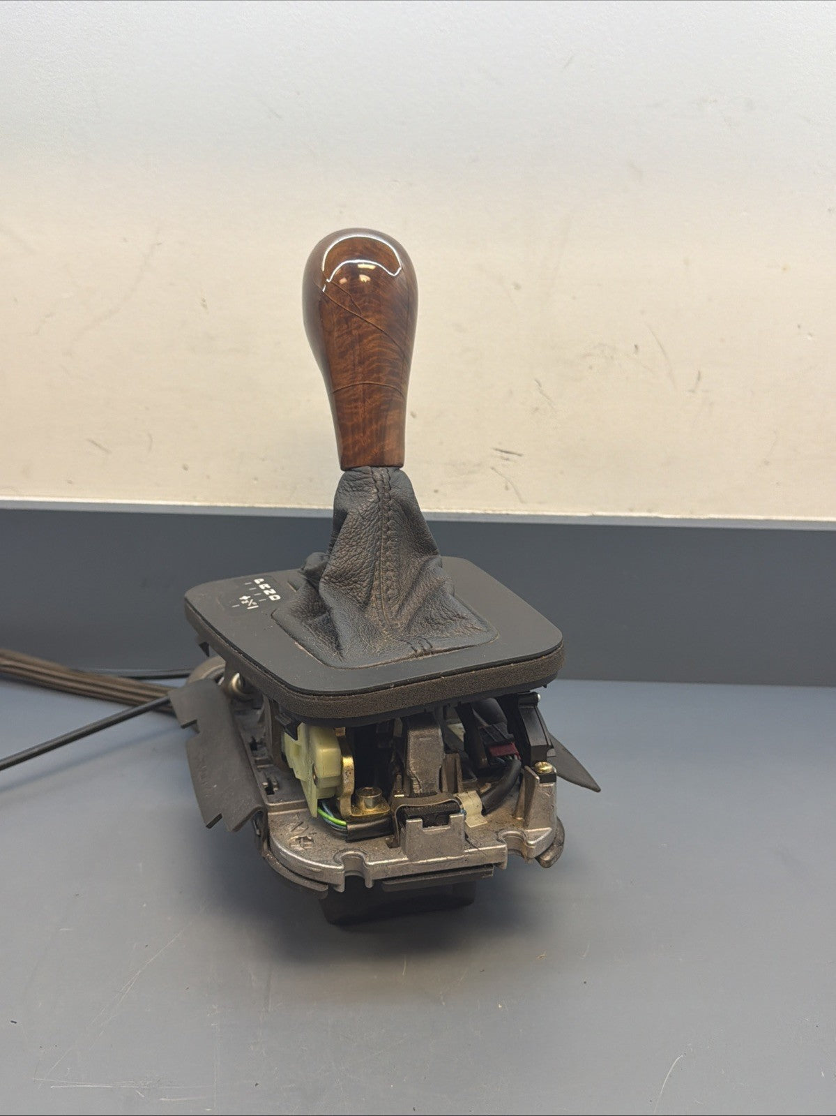 2000-2006 BMW 3 SERIES AUTOMATIC TRANSMISSION SHIFTER 1422277