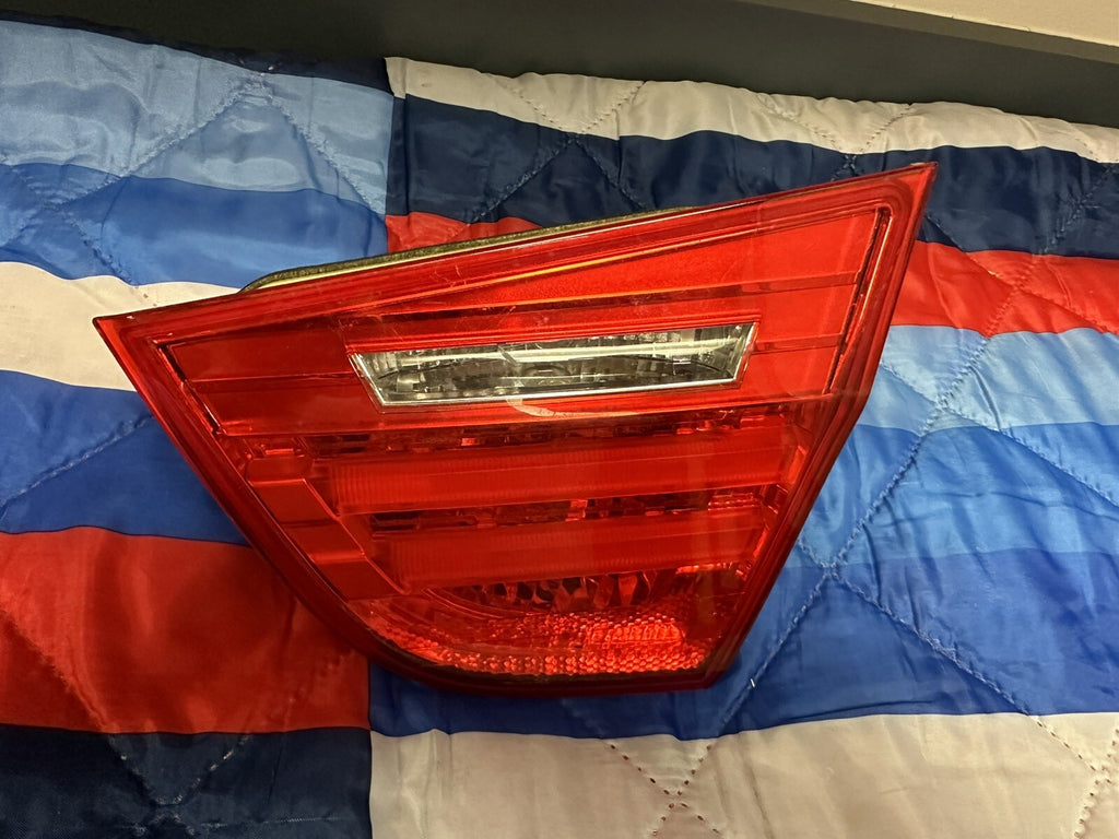 09-11 BMW 328I E90 LCI RH RIGHT REAR SIDE INNER TAIL LIGHT 7289428 OEM