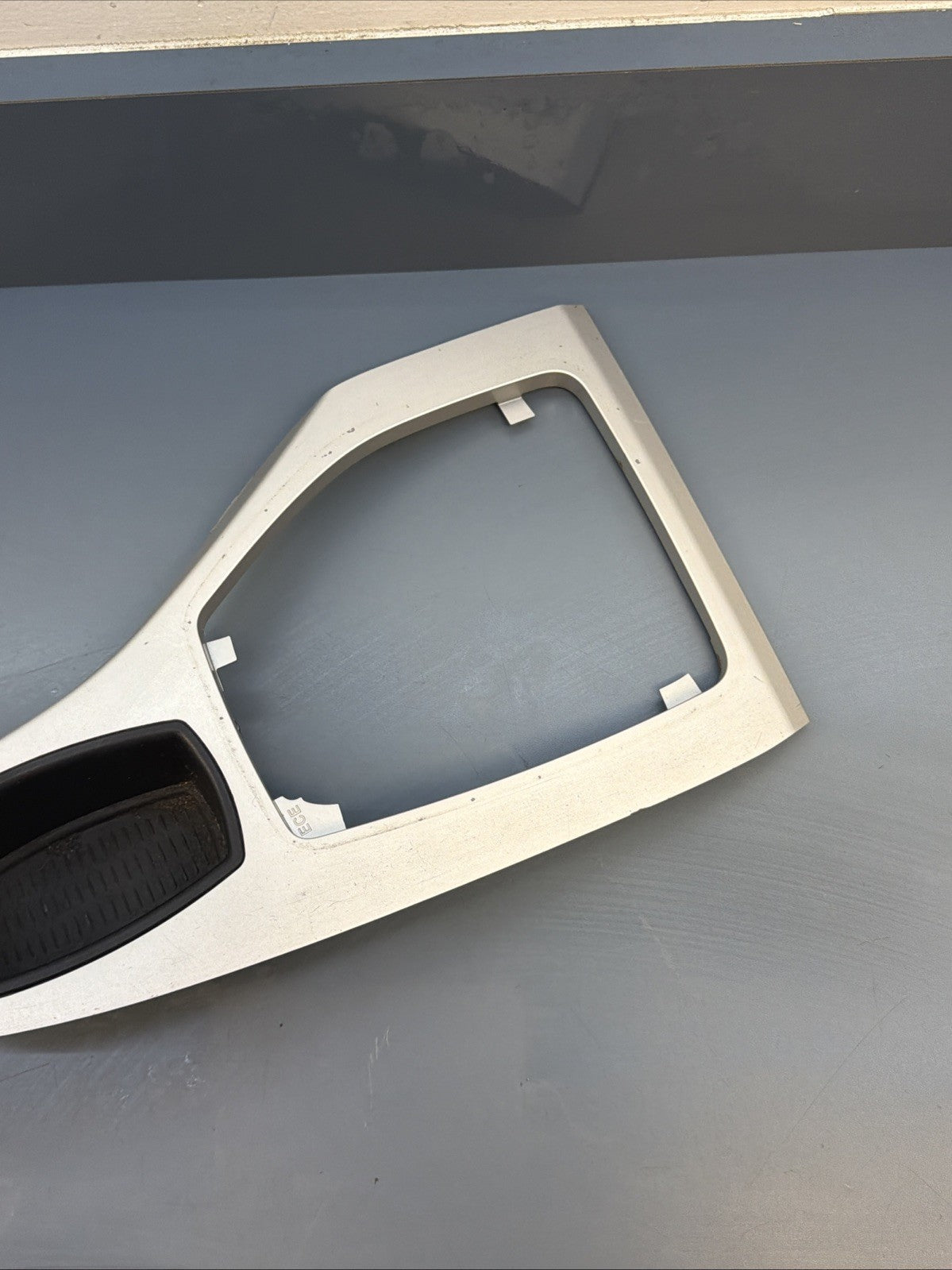 13-15 BMW X1 E84 AUTOMATIC TRANSMISSION GEAR SHIFTER PANEL BEZEL SILVER 2991198