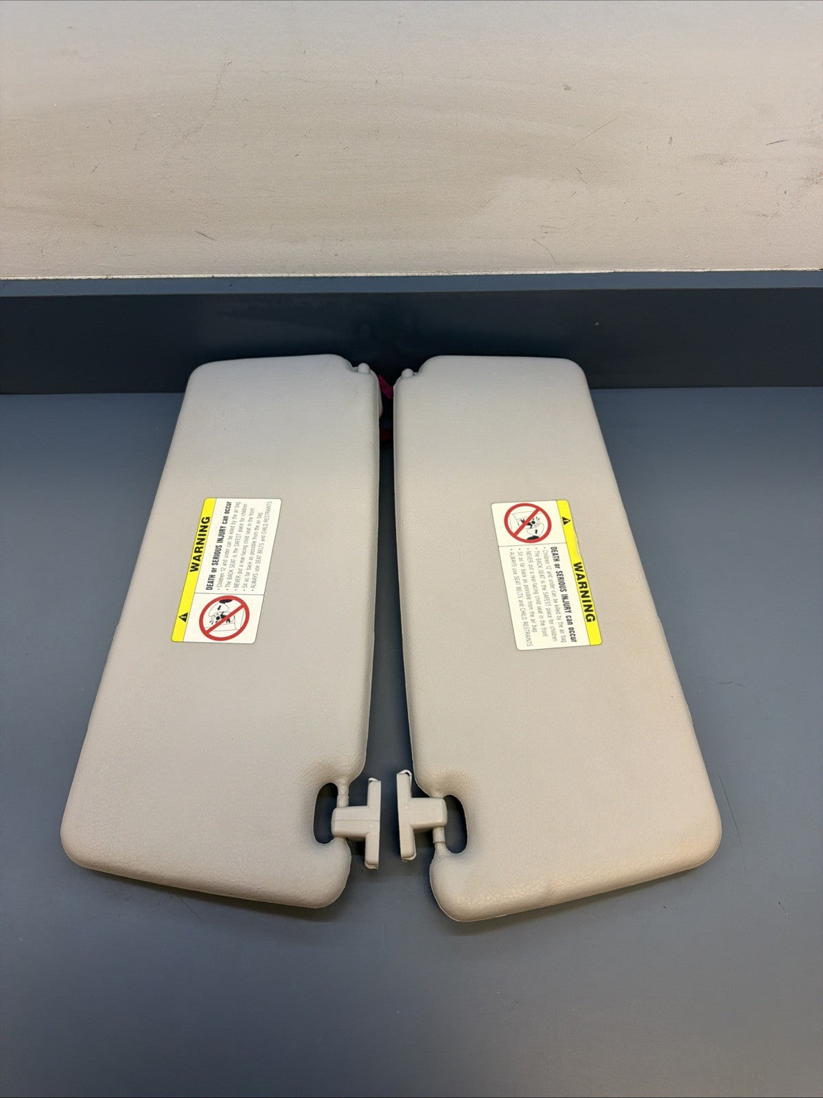 97-03 BMW E39 5 SERIES Sun Visor Set OEM Driver & Passenger 6905983 GREY