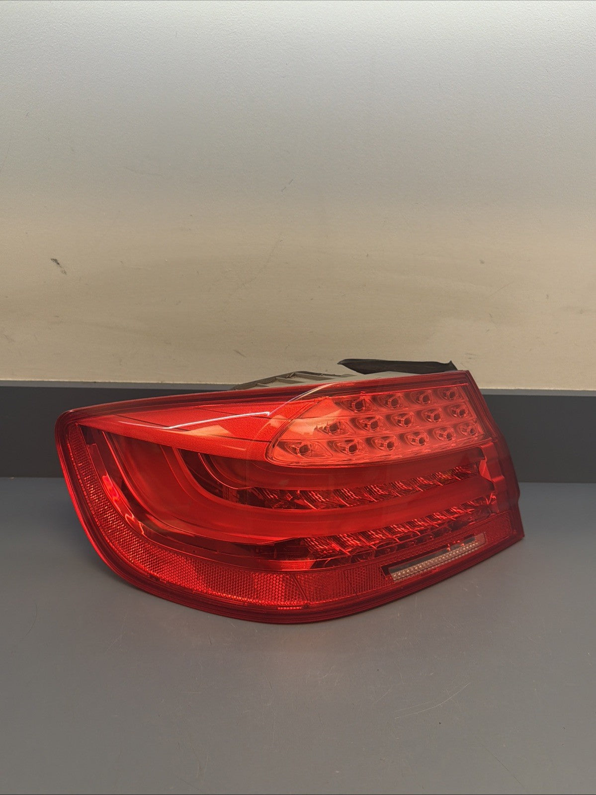 2011-2013 BMW 3 -SERIES E92 LEFT SIDE LH OUTER LED LCI TAILLIGHT OEM 7251959 LCI