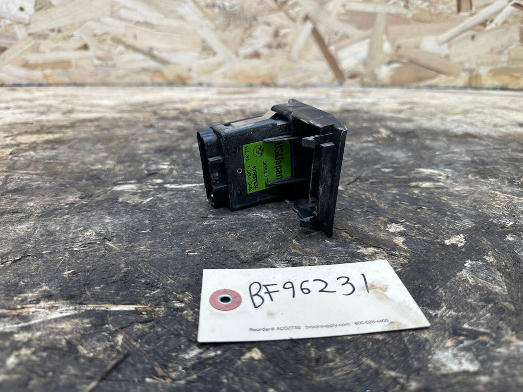 BMW 88-96 E34 5 SERIES FOG LIGHT SWITCH WITH E34 BLACK TRIM PANEL OEM 1384008
