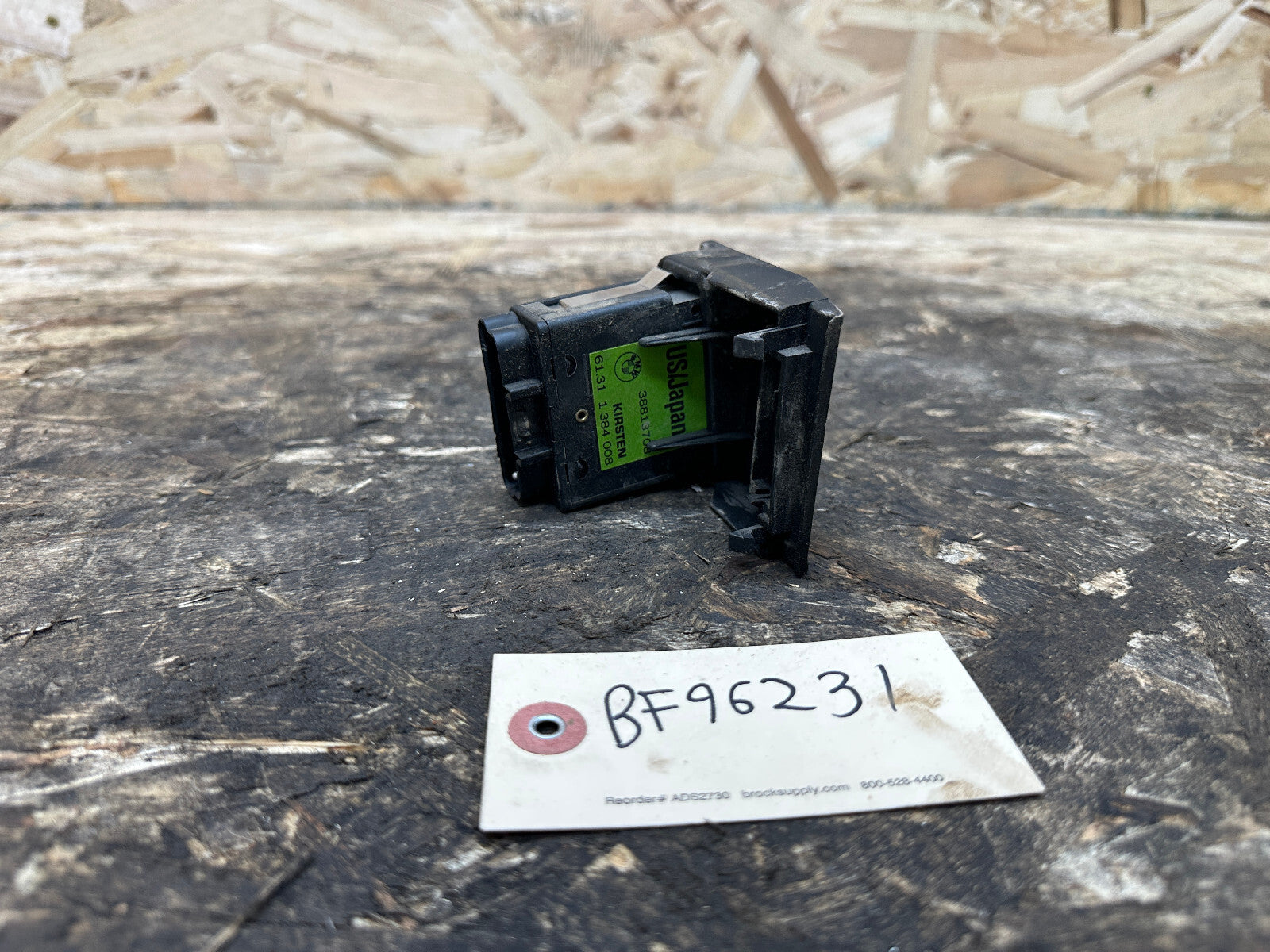 BMW 88-96 E34 5 SERIES FOG LIGHT SWITCH WITH E34 BLACK TRIM PANEL OEM 1384008