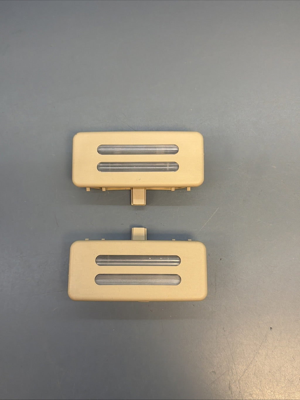 07-13 OEM BMW E92 328 335 Front Overhead Sun Visor Light Lamp Beige Pair 6962017