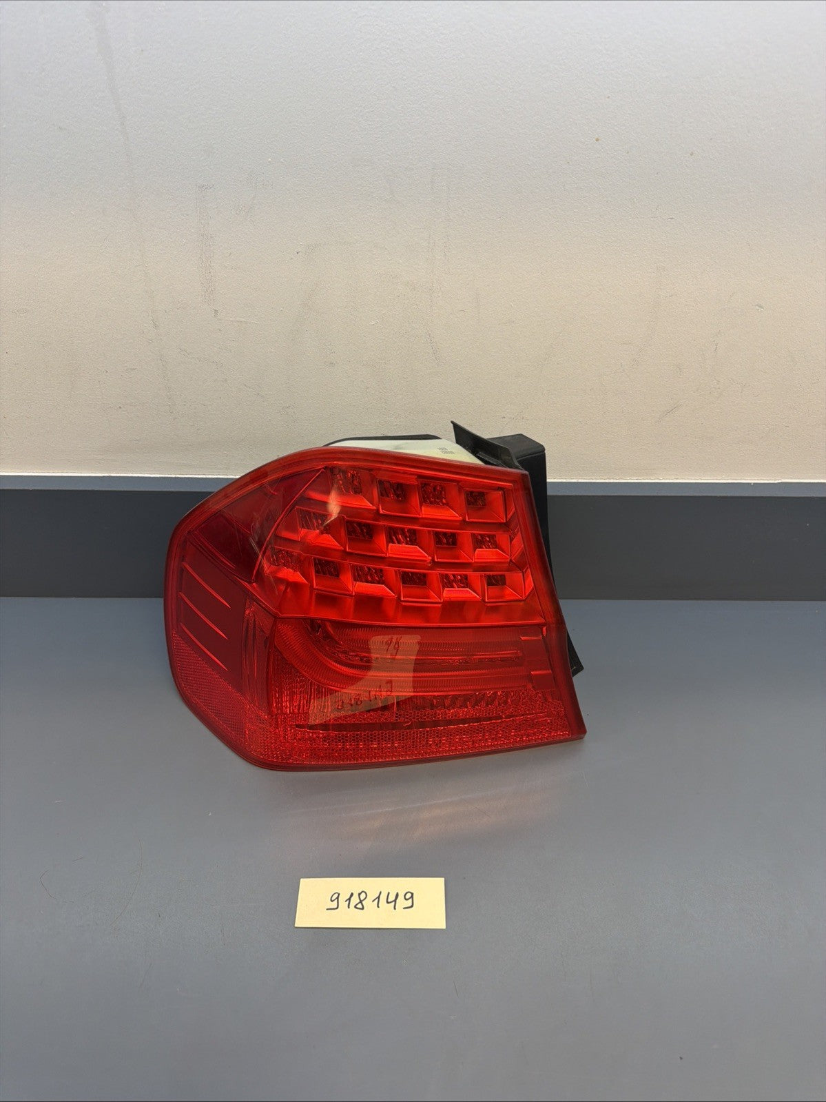 09-11 BMW E90 3 SERIES 328i 335i REAR LEFT DRIVER SIDE OUTER TAIL LIGHT 4871735