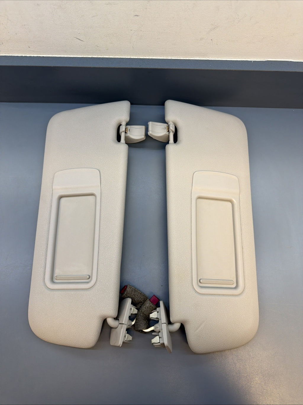 BMW F25 Sun Visor Set OEM – Driver & Passenger 6905983 GRAY