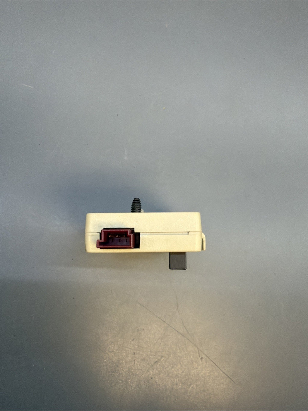 2007-2013 BMW 335i CONVERTIBLE ONLY ANTENNA AMPLIFIER LEFT OEM 6968650