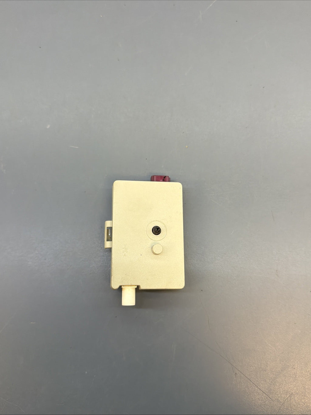 2007-2013 BMW 335i CONVERTIBLE ONLY ANTENNA AMPLIFIER LEFT OEM 6968650