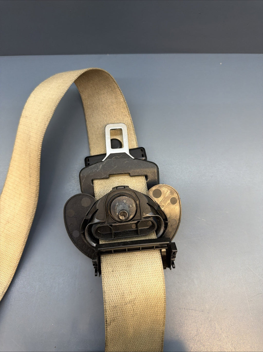 BMW 10-17 F10 5 SERIES FRONT RIGHT PASSENGER SEAT BELT RETARCTOR BEIGE 618120800