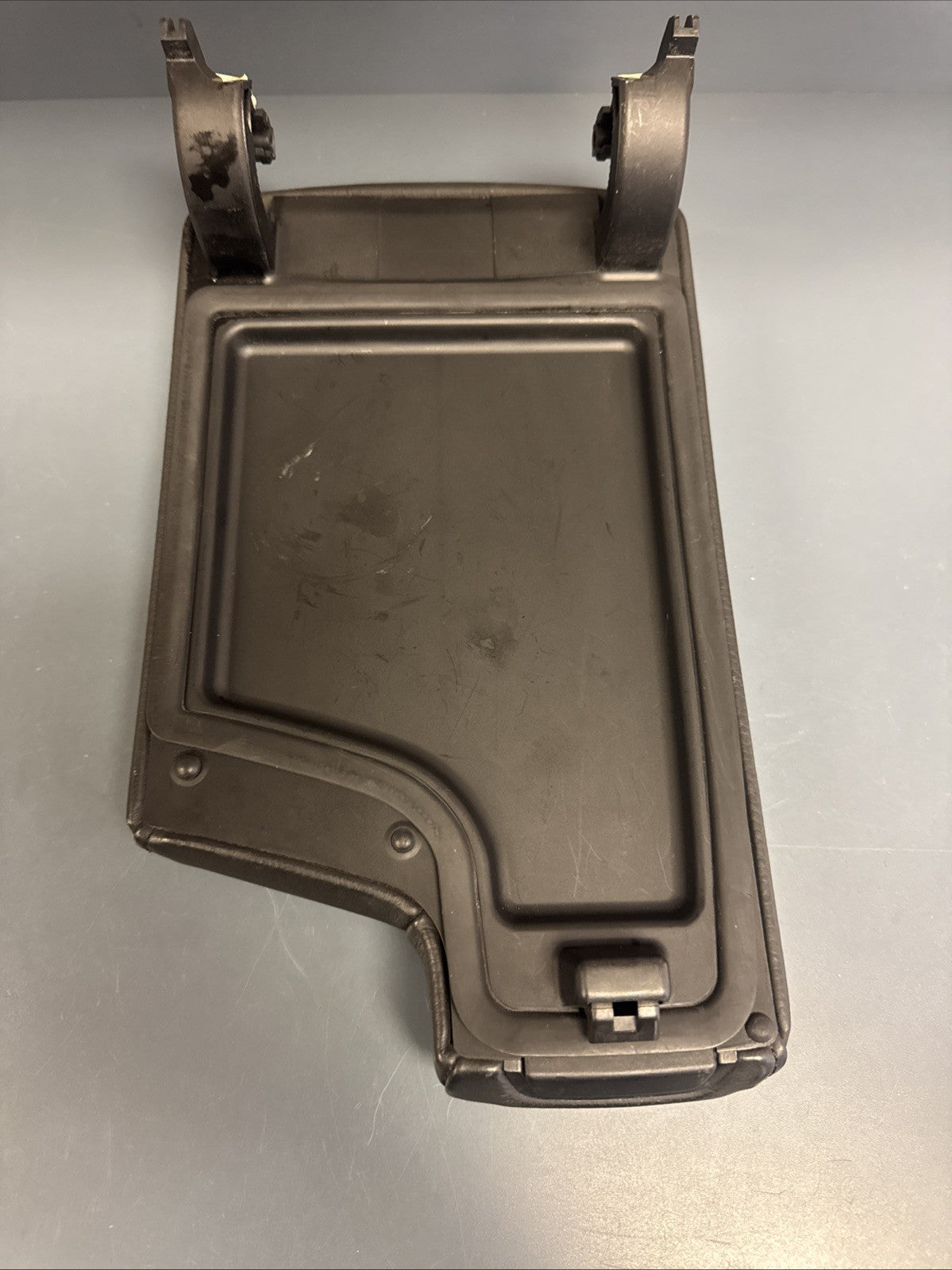6-13 OEM BMW E90 E92 E93 335 Center Console Armrest Tray BLACK Leather Dakota