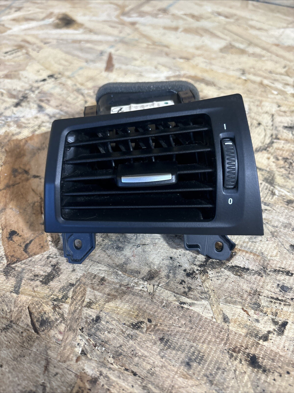 2011-2017 BMW X3 - LEFT DASH AIR VENT 9217441