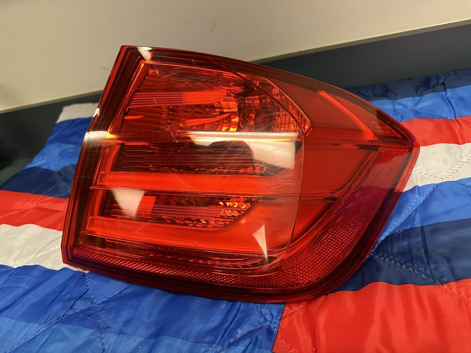 2012 - 2016 BMW 328I F30 REAR RIGHT SIDE TRUNK OUTER STOP TAILLIGHT TAILLAMP OEM