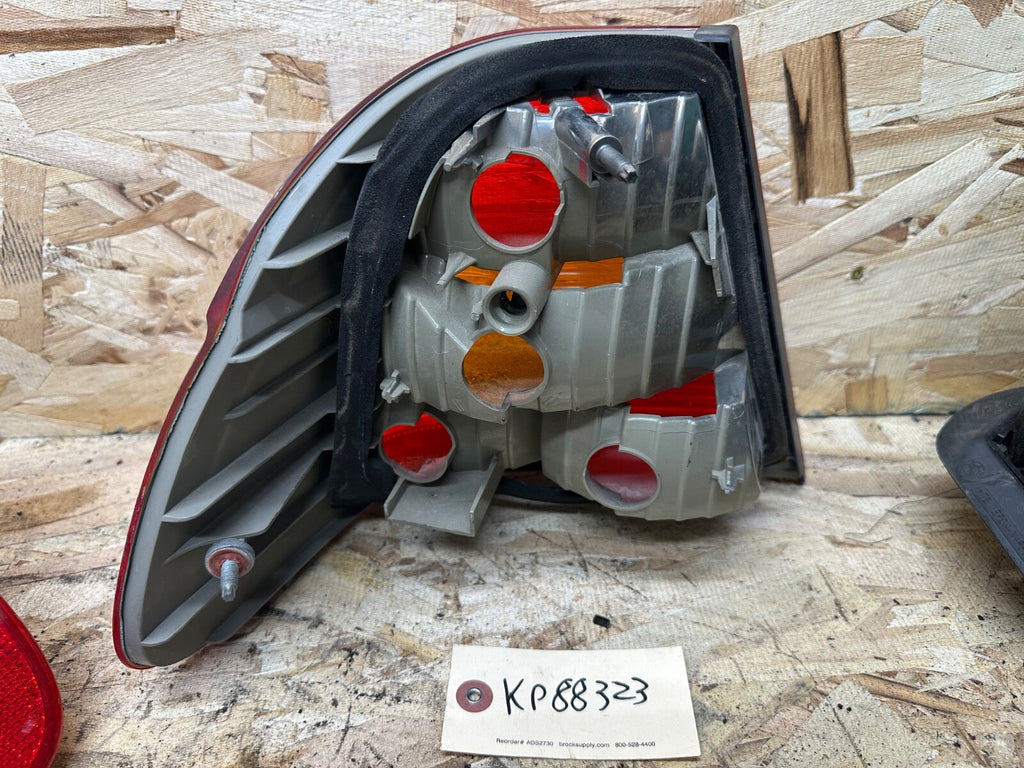 BMW E46 1999/2005 REAR TRUNK TAIL LIGHT L+R COMPLETE OEM BMW 6946533/6946534