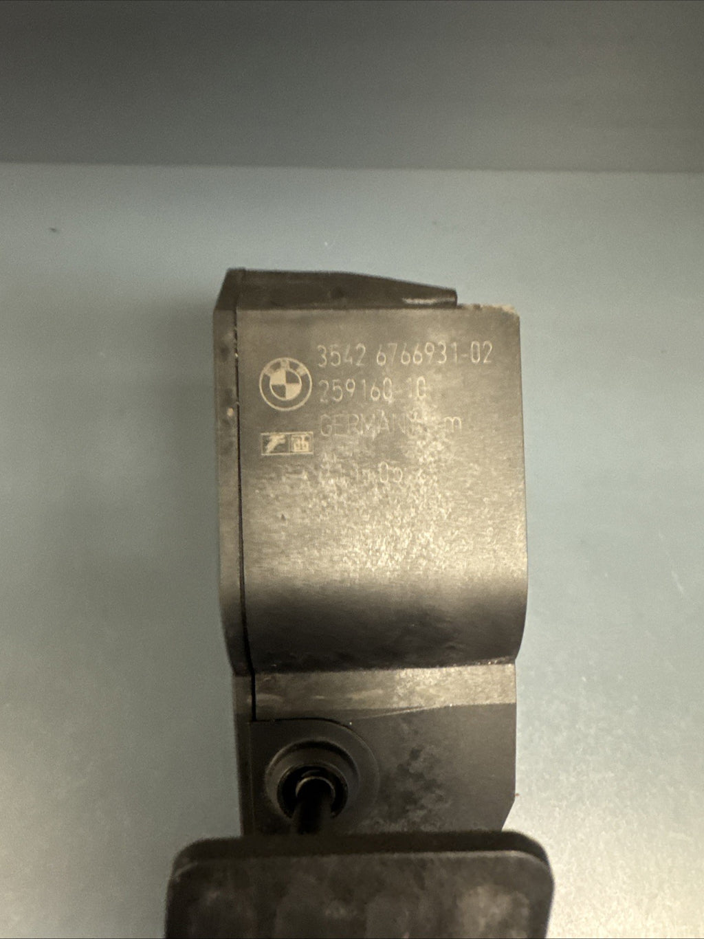BMW E90 E92 E60 E63 E64 E84 E89 Gas Pedal Accelerator Module Unit 6772646 OEM