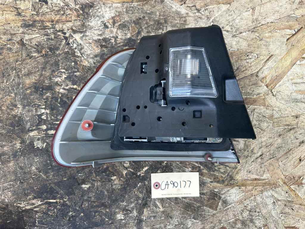 BMW 97-05 E46 3 SERIES LEFT+RIGHT OUTER TAIL LIGHT SET 2PC OEM 8364921+8364922