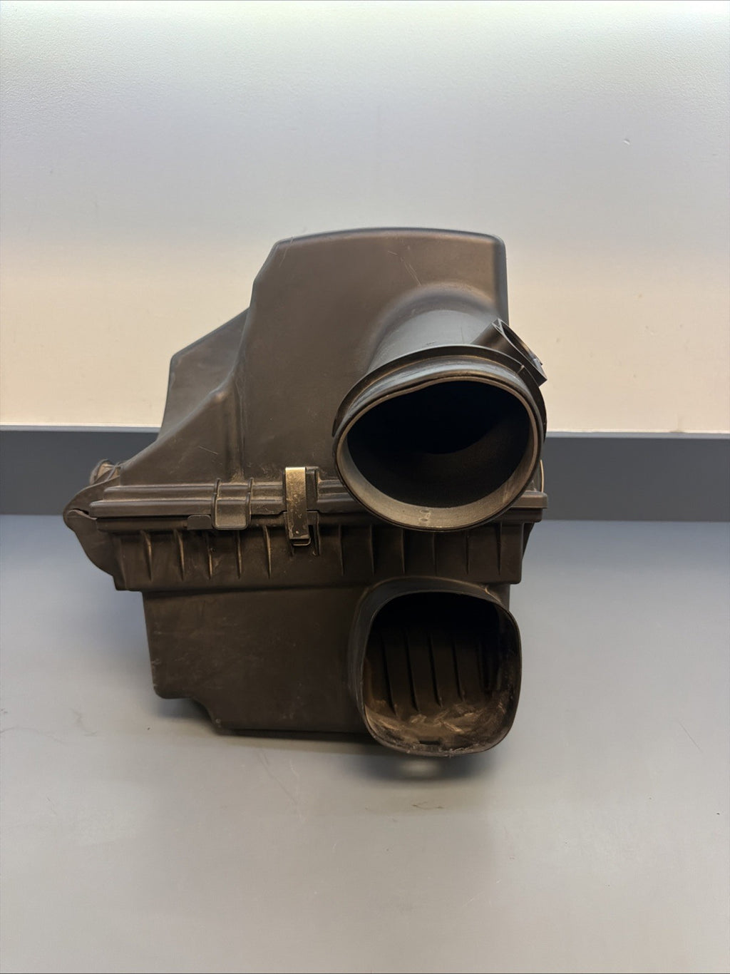 12-15 BMW X1 E84 28i Airbox Air Cleaner Assembly N20 7588280