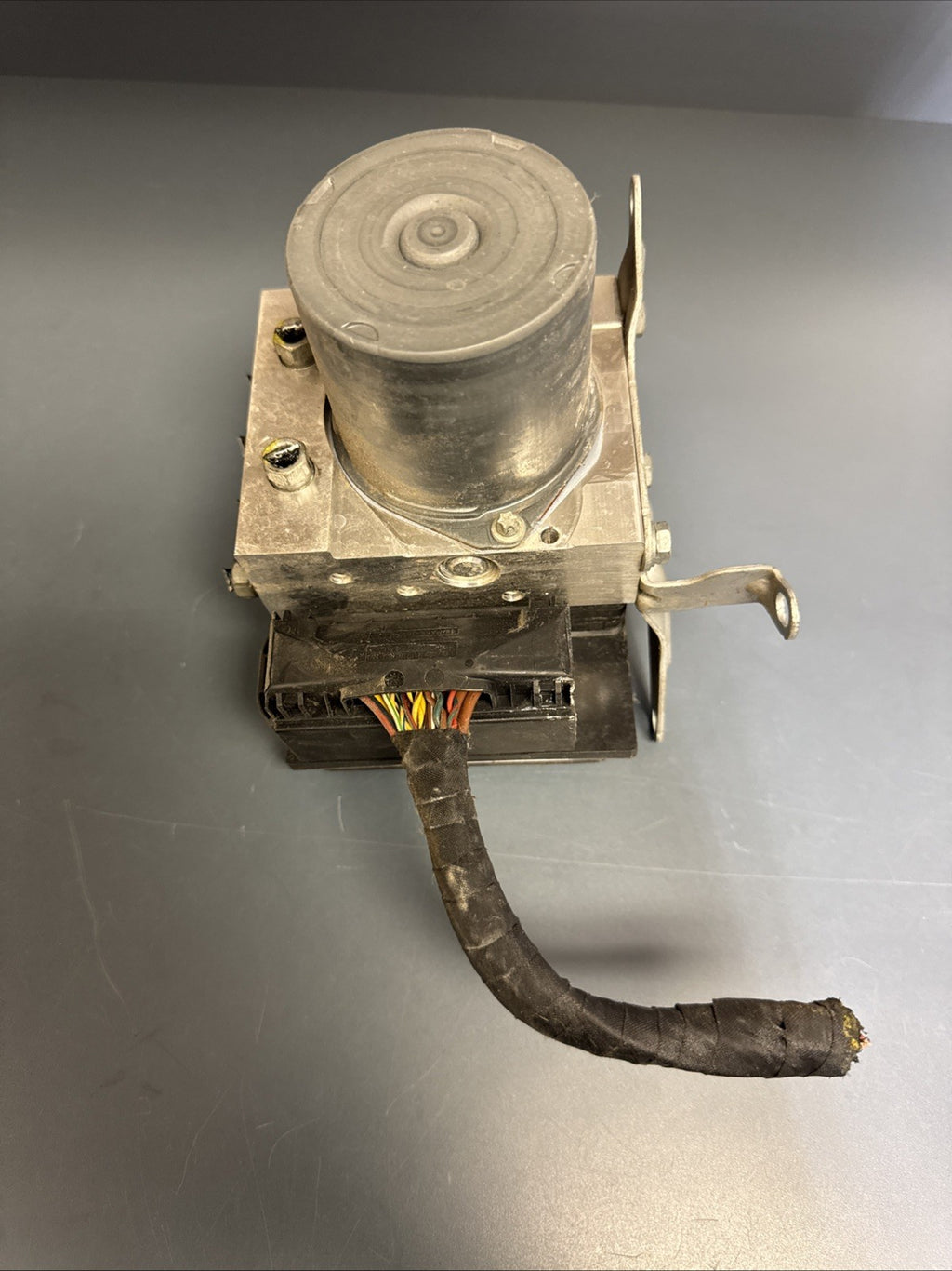 06 07 08 09 10 11 BMW 325XI 330XI ANTILOCK BRAKE ABS PUMP 34516775180 0265230008
