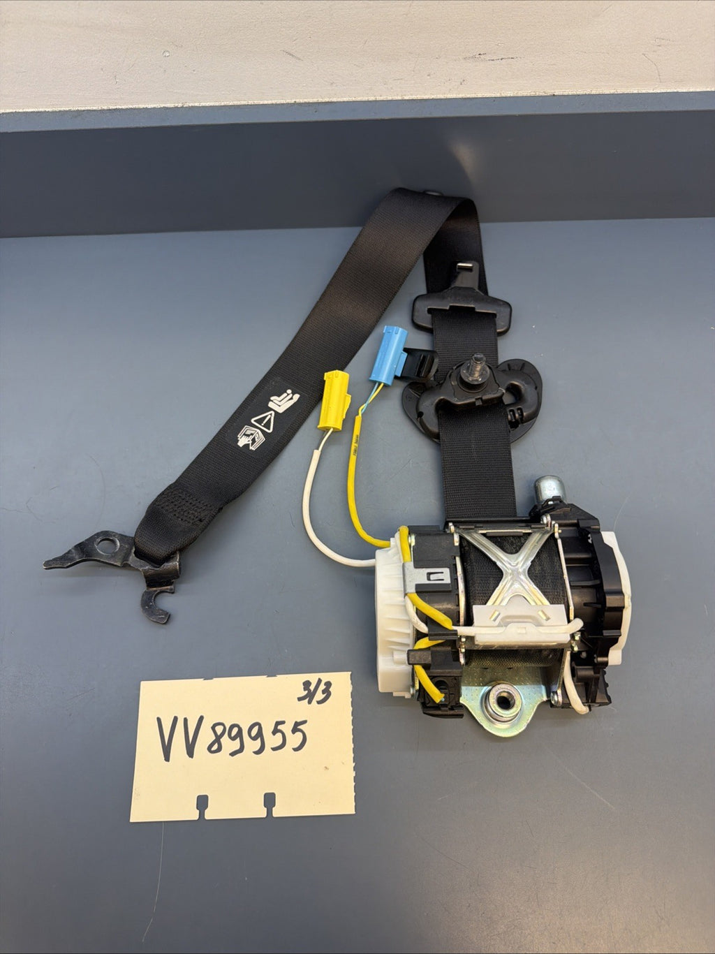 BMW 2012-2015 E84 X1 FRONT RIGHT PASSANGER SEAT BELT RETRACTOR OEM 34061695