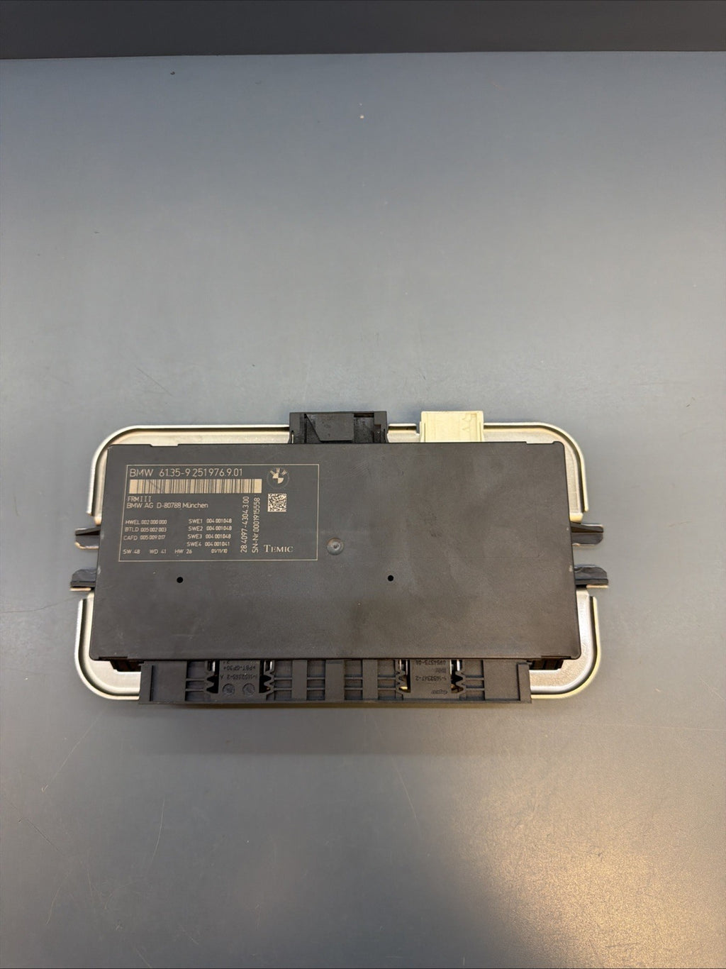 2011-2016 BMW 528i 535 550 F10 FOOTWELL LIGHT COMPUTER CONTROL MODULE 9251976