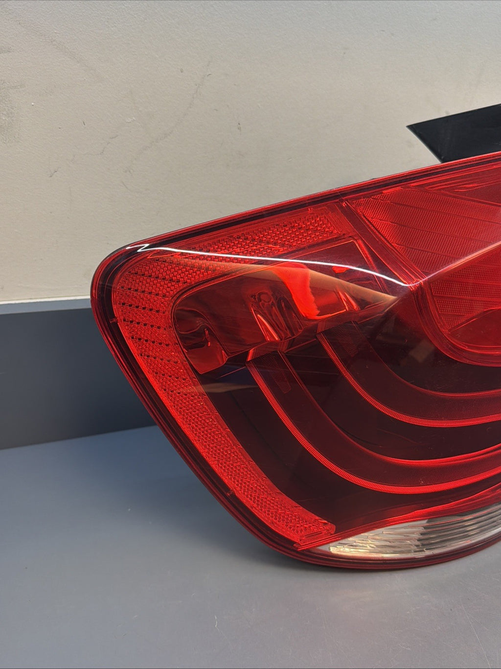 OEM 2012-2015 BMW X1 LH REAR LEFT DRIVERS TAIL LIGHT ASSEMBLY 2990111