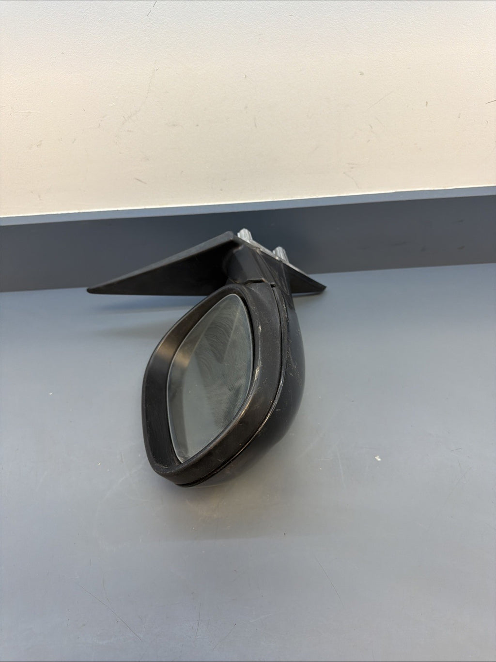 2009–2011 BMW 335i E90 Front Driver Side Mirror OEM 7182695