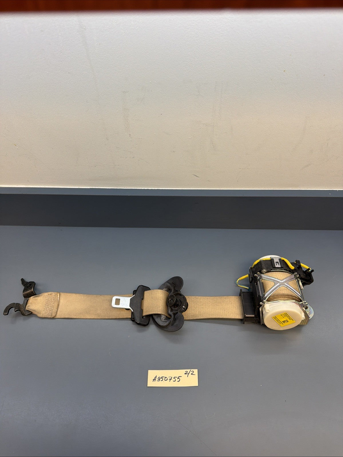 BMW E90 Sedan Front Left Driver Seat Belt Retractor  34072774