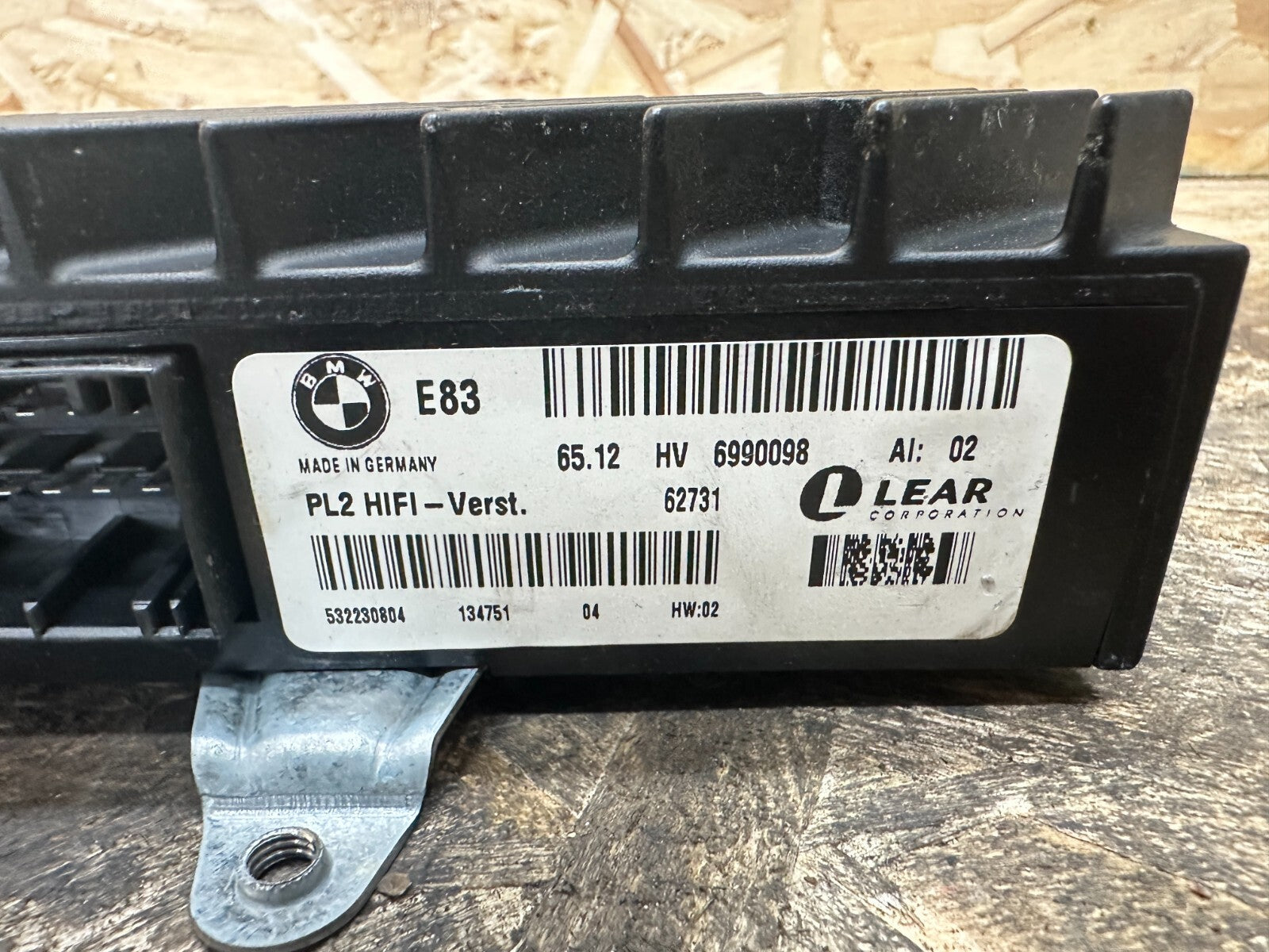 BMW 03-10 E83 X3 LEER STERIO RADIO AUDIO AMPLIFIER HiFi W BRACKET OEM 6990098