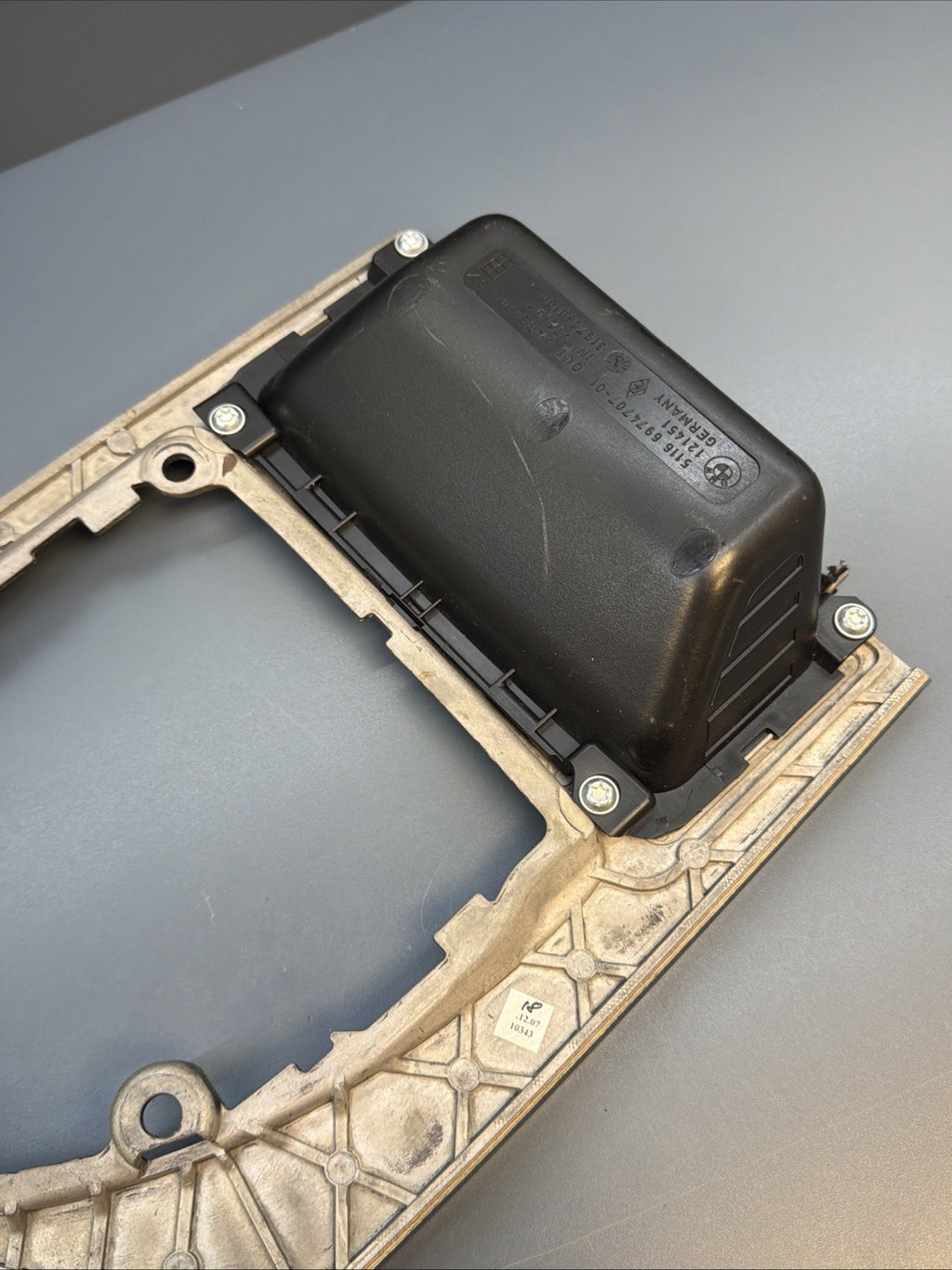 BMW E60 E61 5'es GEAR SHIFT BEZEL DECOR PANEL WITH ODDMENTS TRAY 9165231 6974707