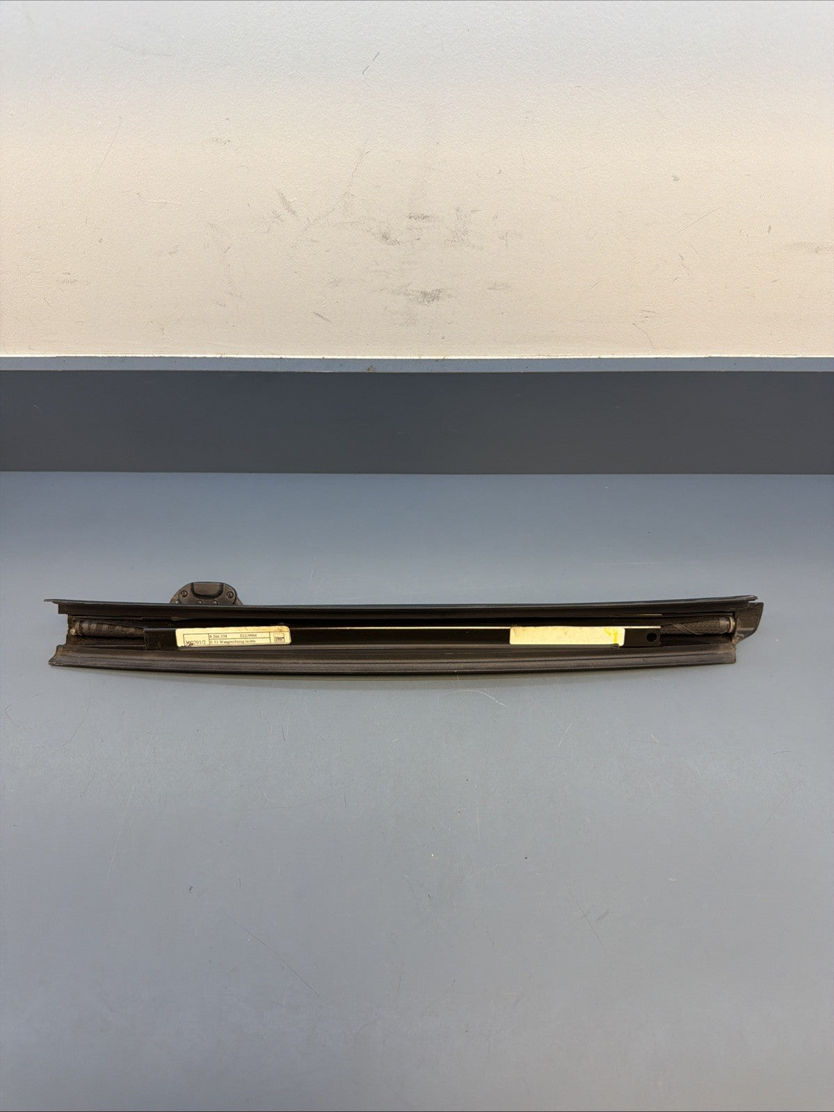 2000-2006 BMW E53 X5 4.4i 3.0i REAR RIGHT Quarter Window Shade OEM 8266358