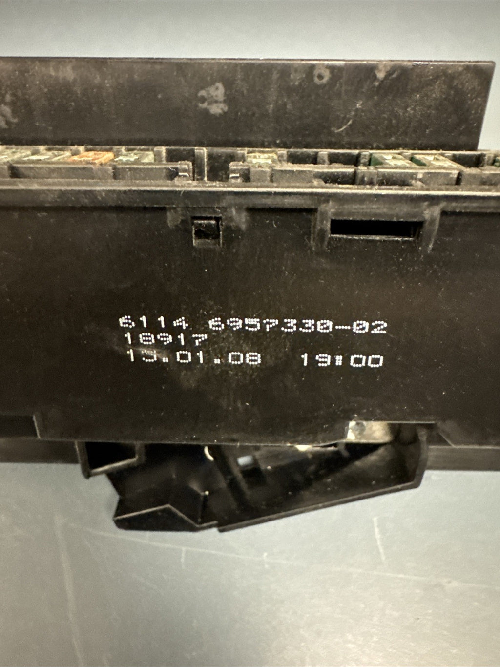 04-10 BMW E60 E61 525i 535i Front Dash Fuse Box Distribution Panel 6957330 OEM