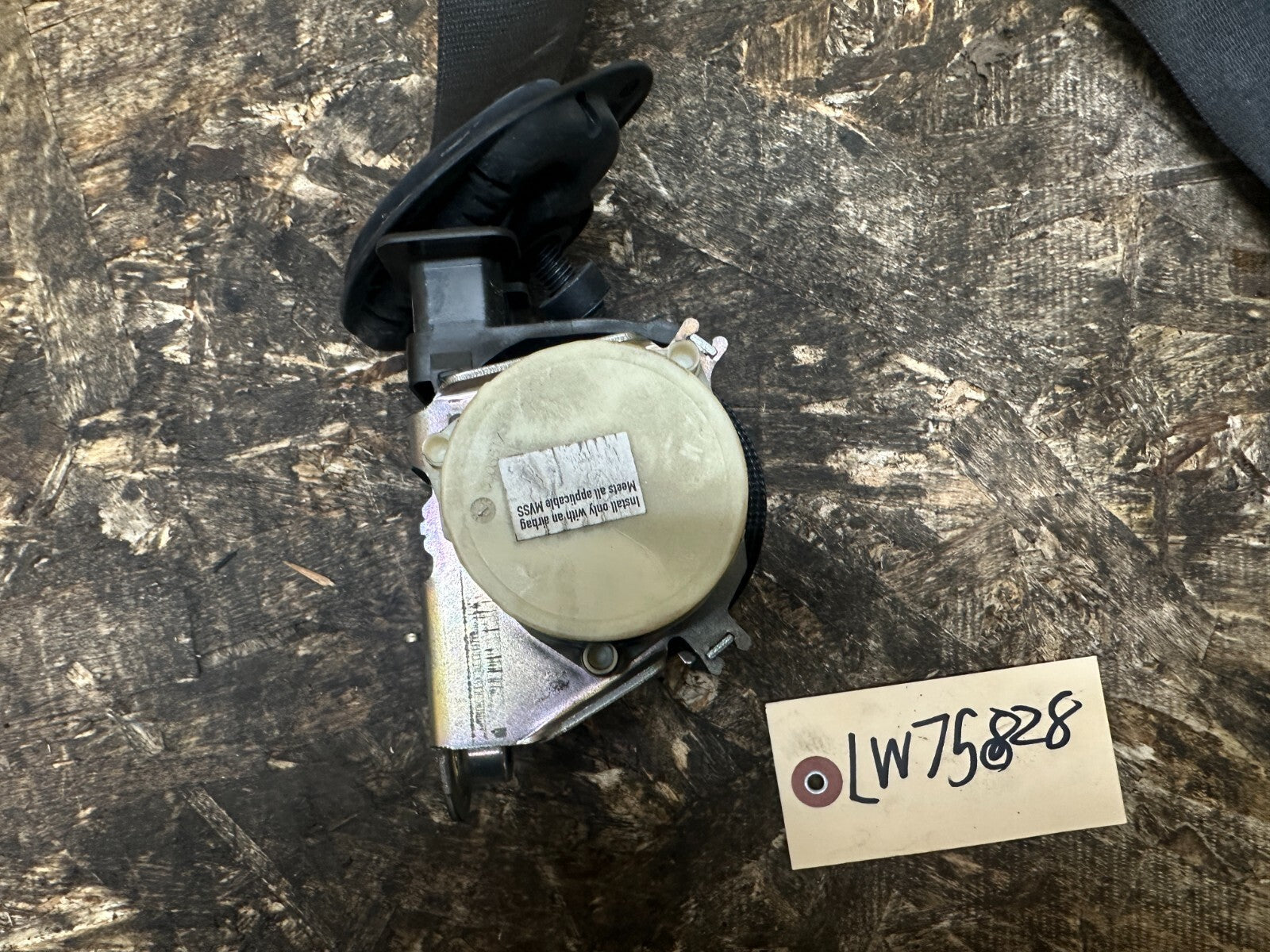BMW 2005-2009 E90 FRONT RIGHT DRIVER SEAT BELT OEM 33017492/33059848