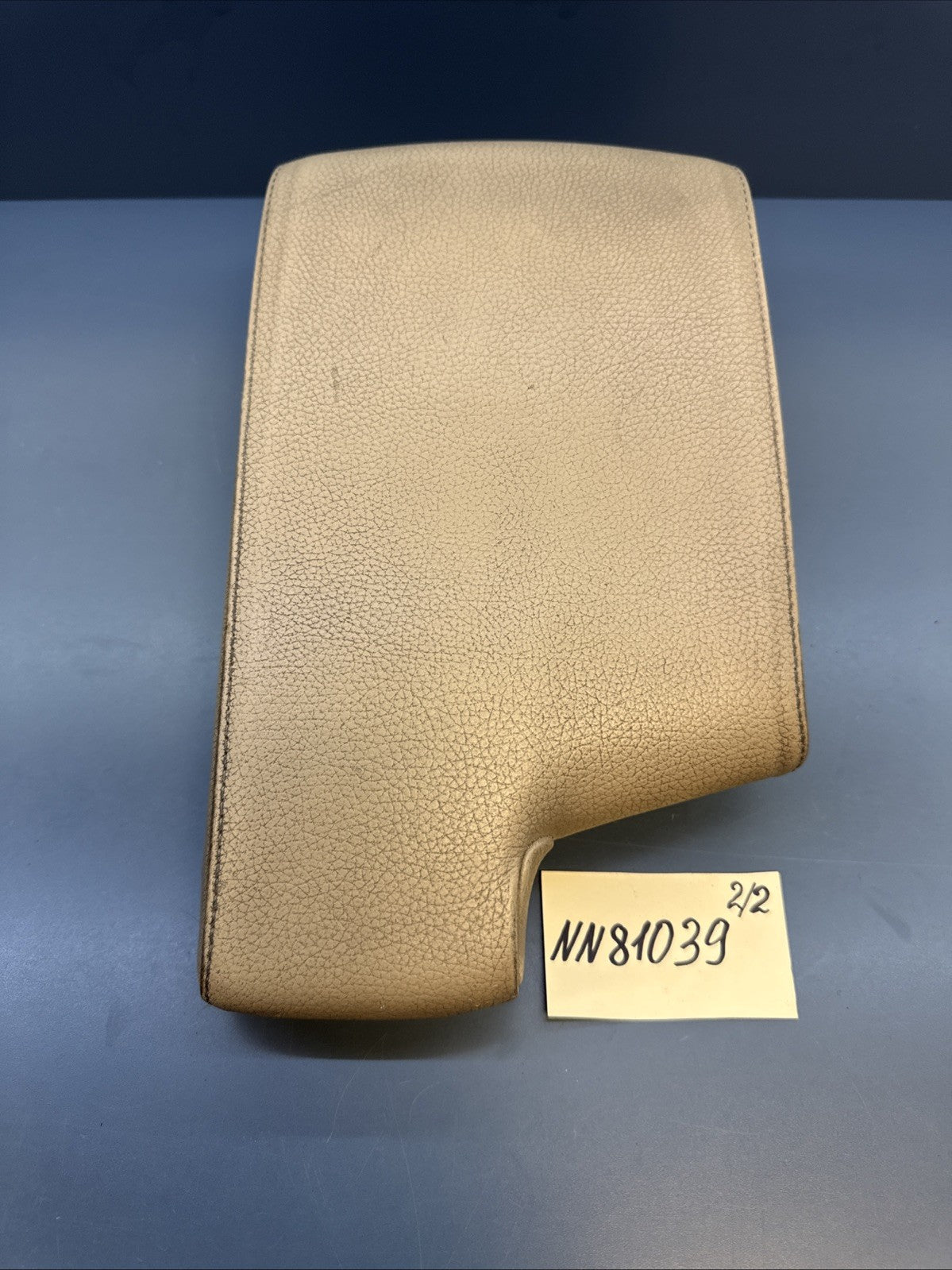 06-11 E90 E91 BMW 328I FRONT CENTER CONSOLE ARMREST ARM REST BEIGE  7147210