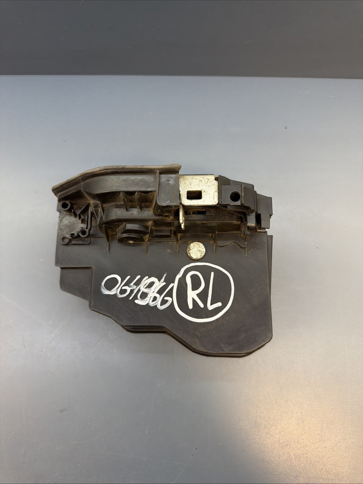 OEM REAR LEFT DOOR LOCK 2004 2005 2006 2007 2008 BMW E60 525I 530I 545I 7036171