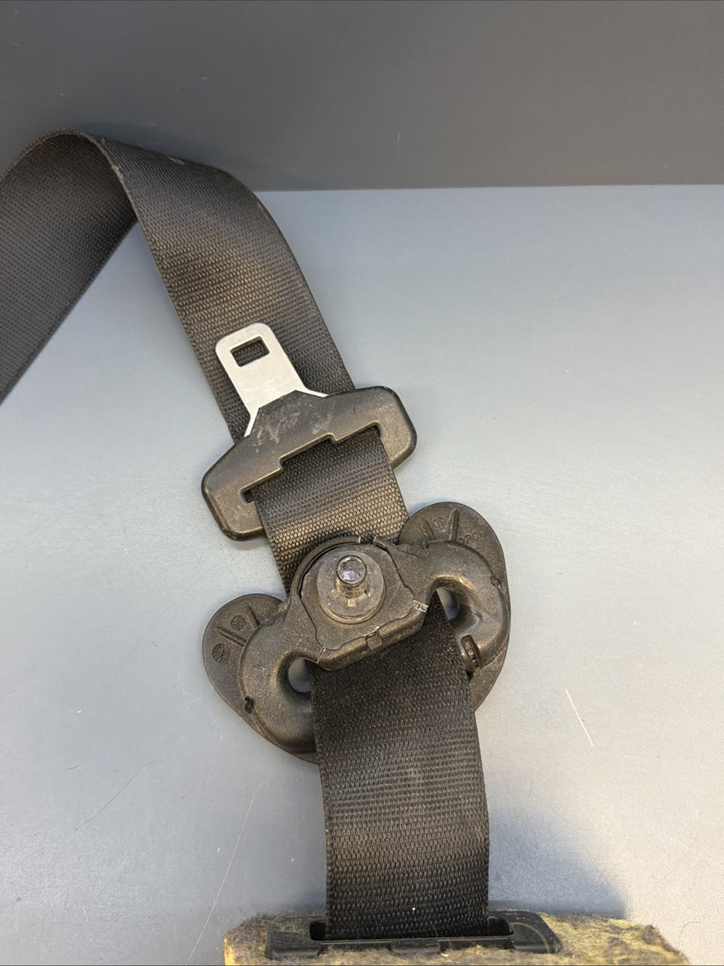 08-13 BMW E90 E92 E93 M3 OEM Coupe Front Left Seat Belt Retractor Black 34023561