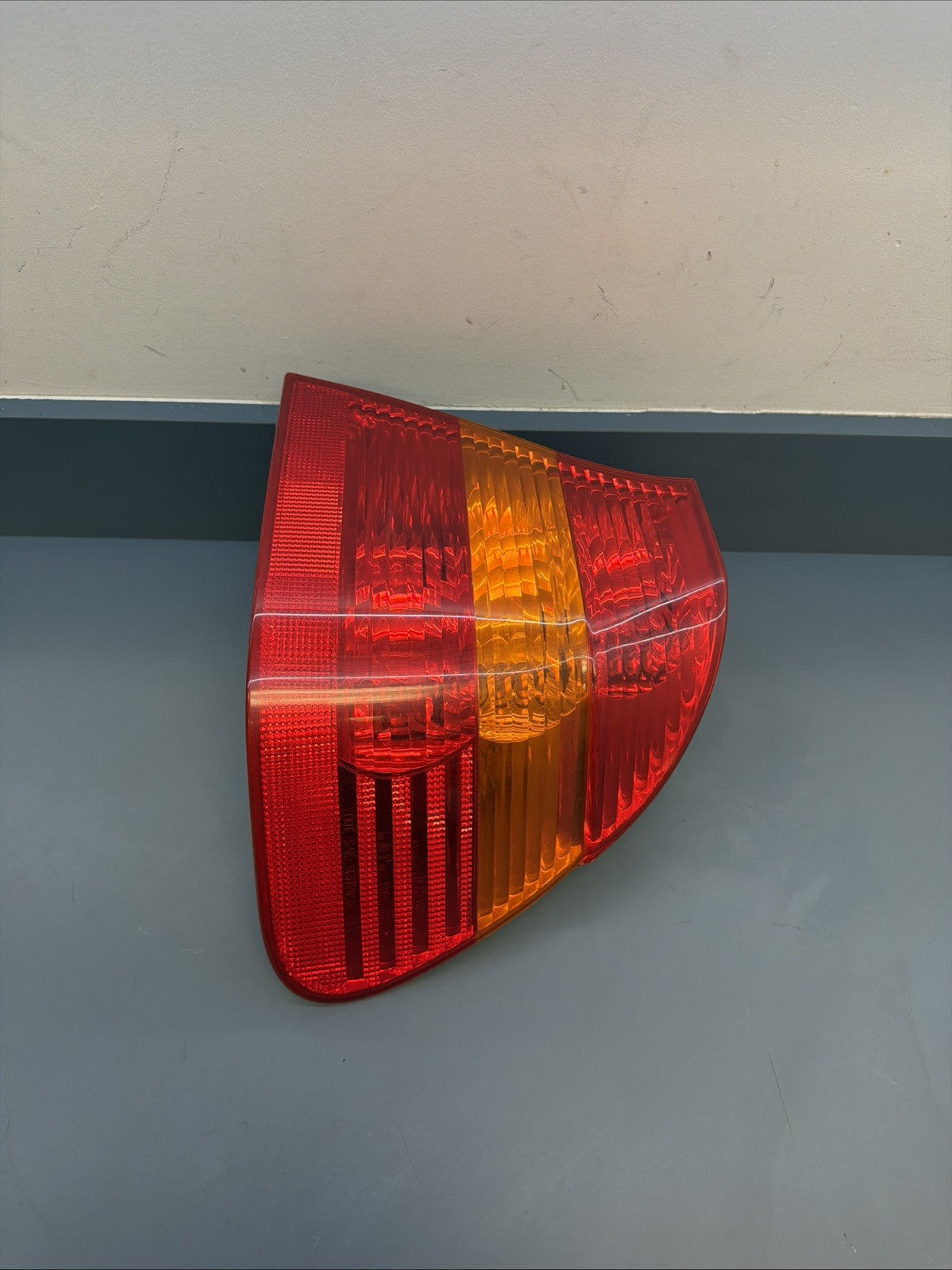 02-05 BMW E46 325i 325xi 330i Sedan Rear Right Tail Light 6946534 OEM PASSENGER