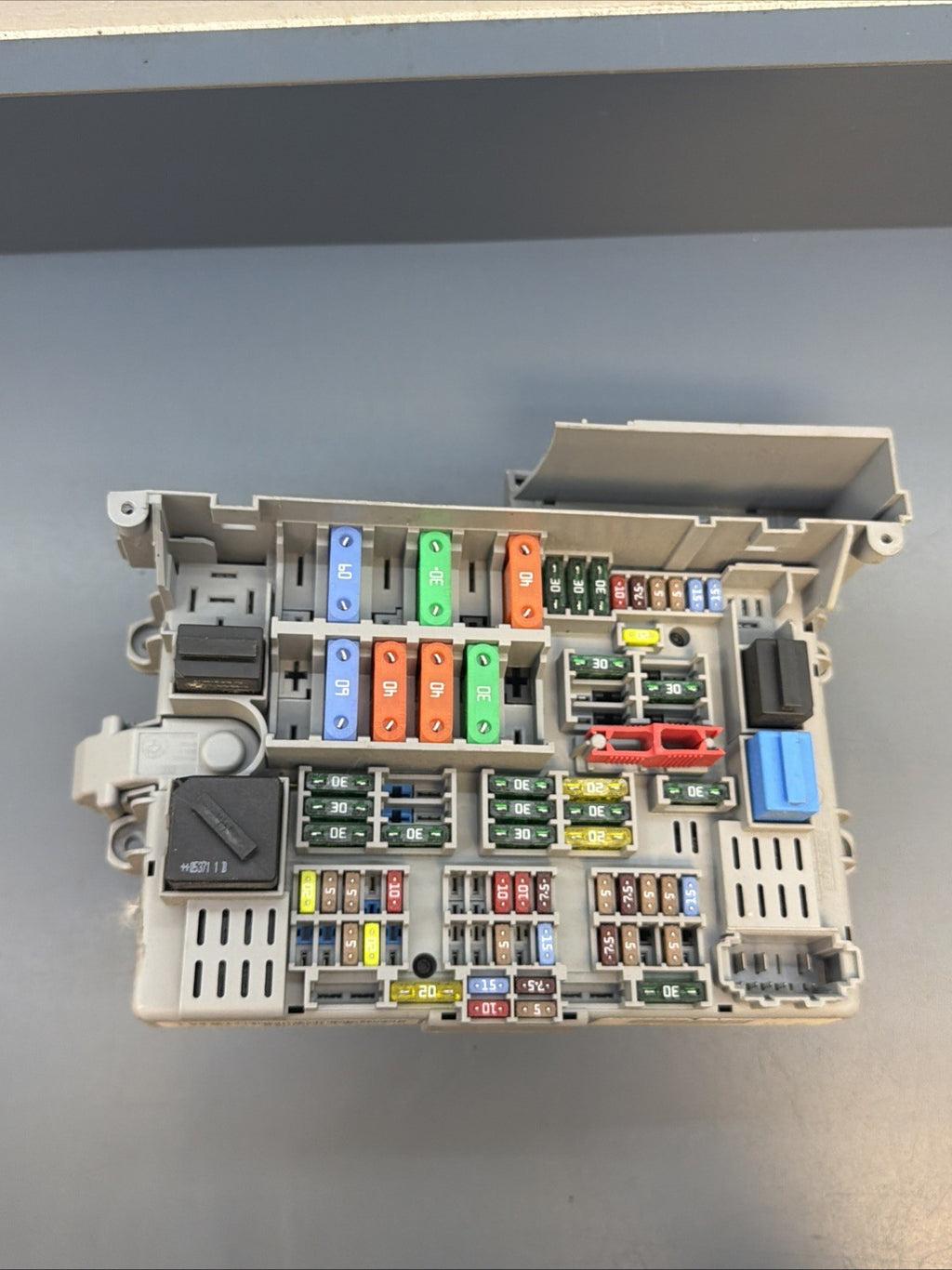 2006-2008 BMW 330i E90 Power Distribution Fuse Relay Box 6906622 61146906622