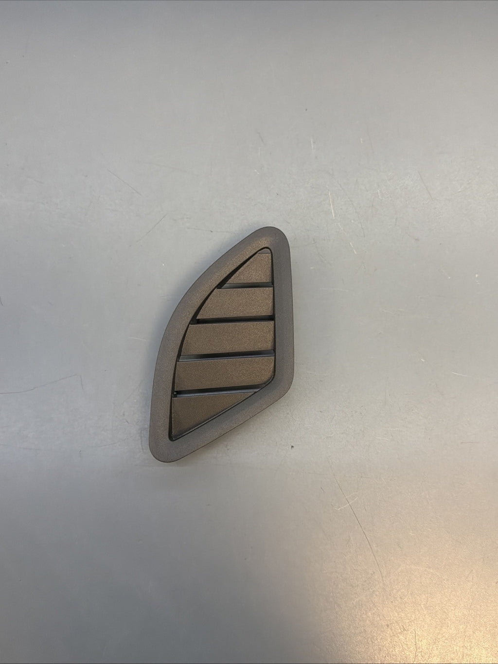 2018-2023 BMW X2 F39 FRONT LEFT SIDE DASHBOARD DEFROST AIR VENT GRILL 9317243