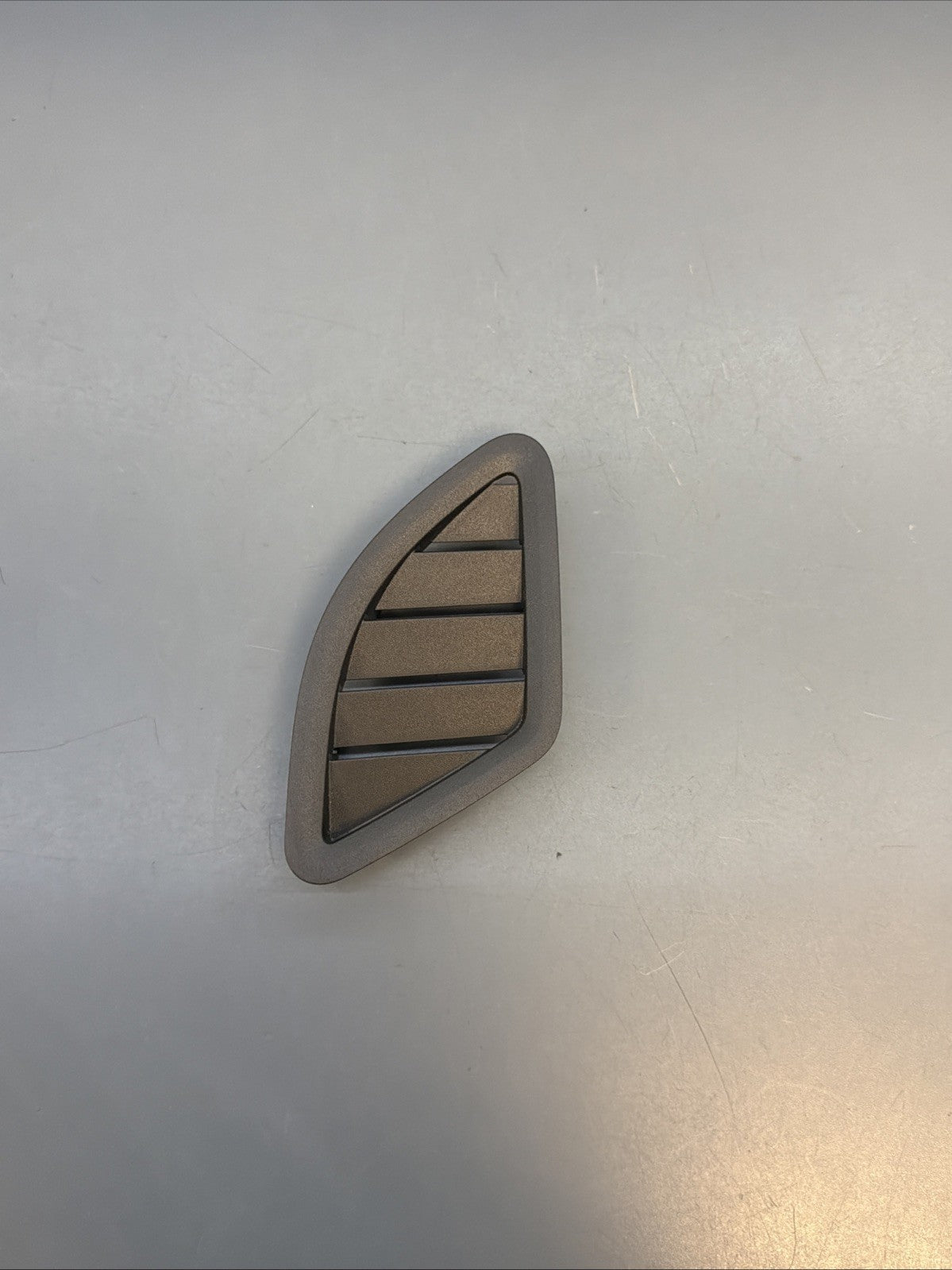 2018-2023 BMW X2 F39 FRONT LEFT SIDE DASHBOARD DEFROST AIR VENT GRILL 9317243